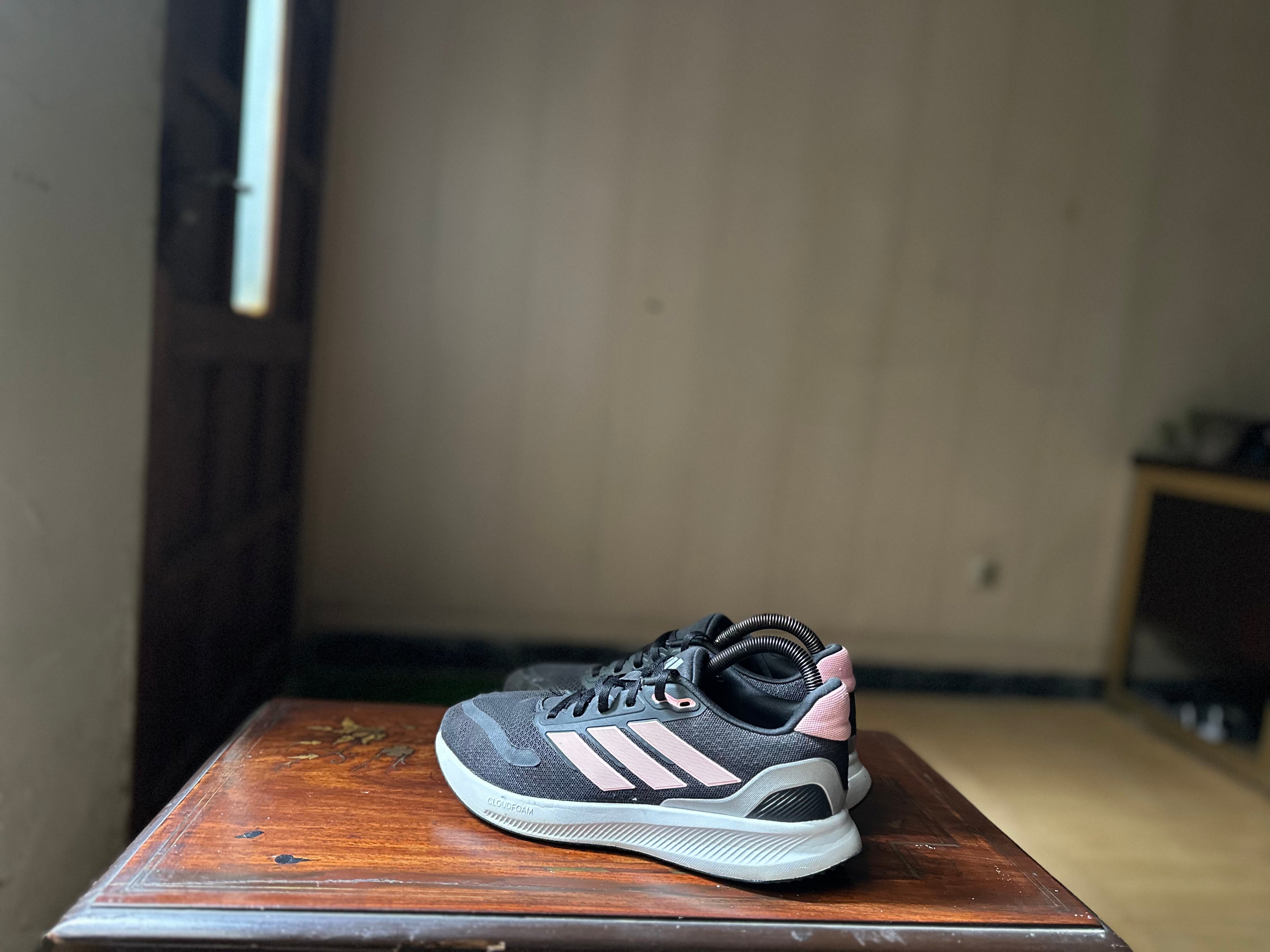 ORIGINAL Adidas RunFalcon 5 Black/Pink Uk size: 5.5
Eu: 38.5