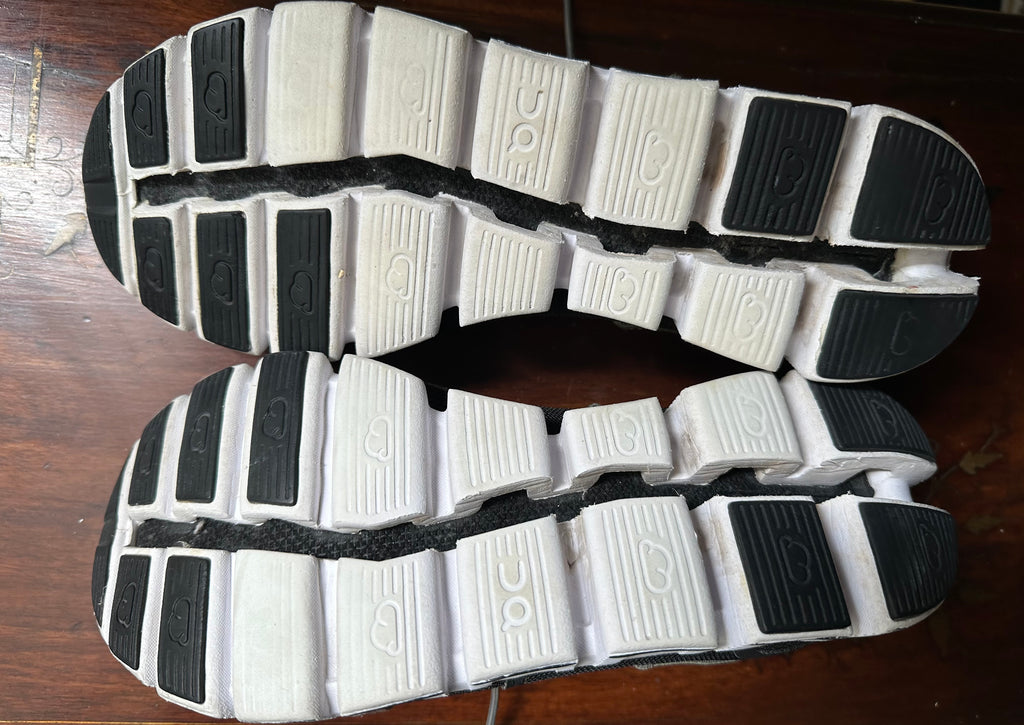 ORIGINAL On Cloud 5 Black/White Uk size: 7.5 Eu: 41