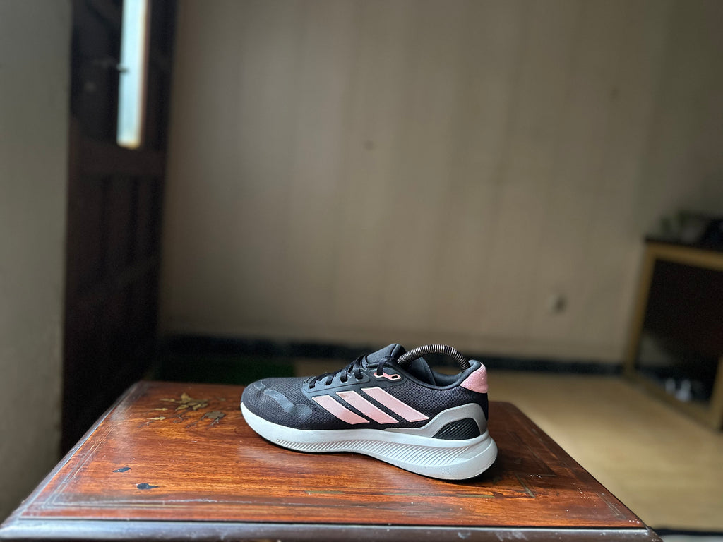 ORIGINAL Adidas RunFalcon 5 Black/Pink Uk size: 5.5
Eu: 38.5
