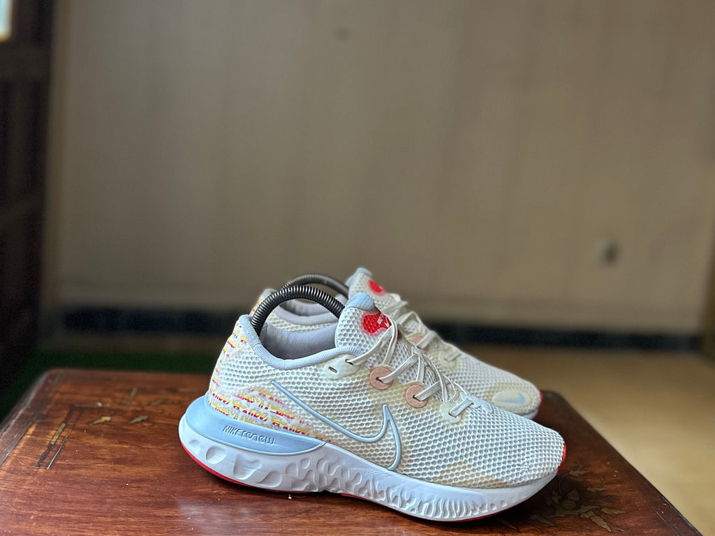 ORIGINAL Nike Renew Run Graffiti Print Uk size: 6 Eu: 40