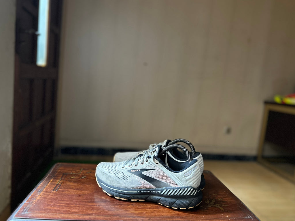 ORIGINAL Brooks Adrenaline GTS 22 Grey/Black Uk size: 6
Eu: 39