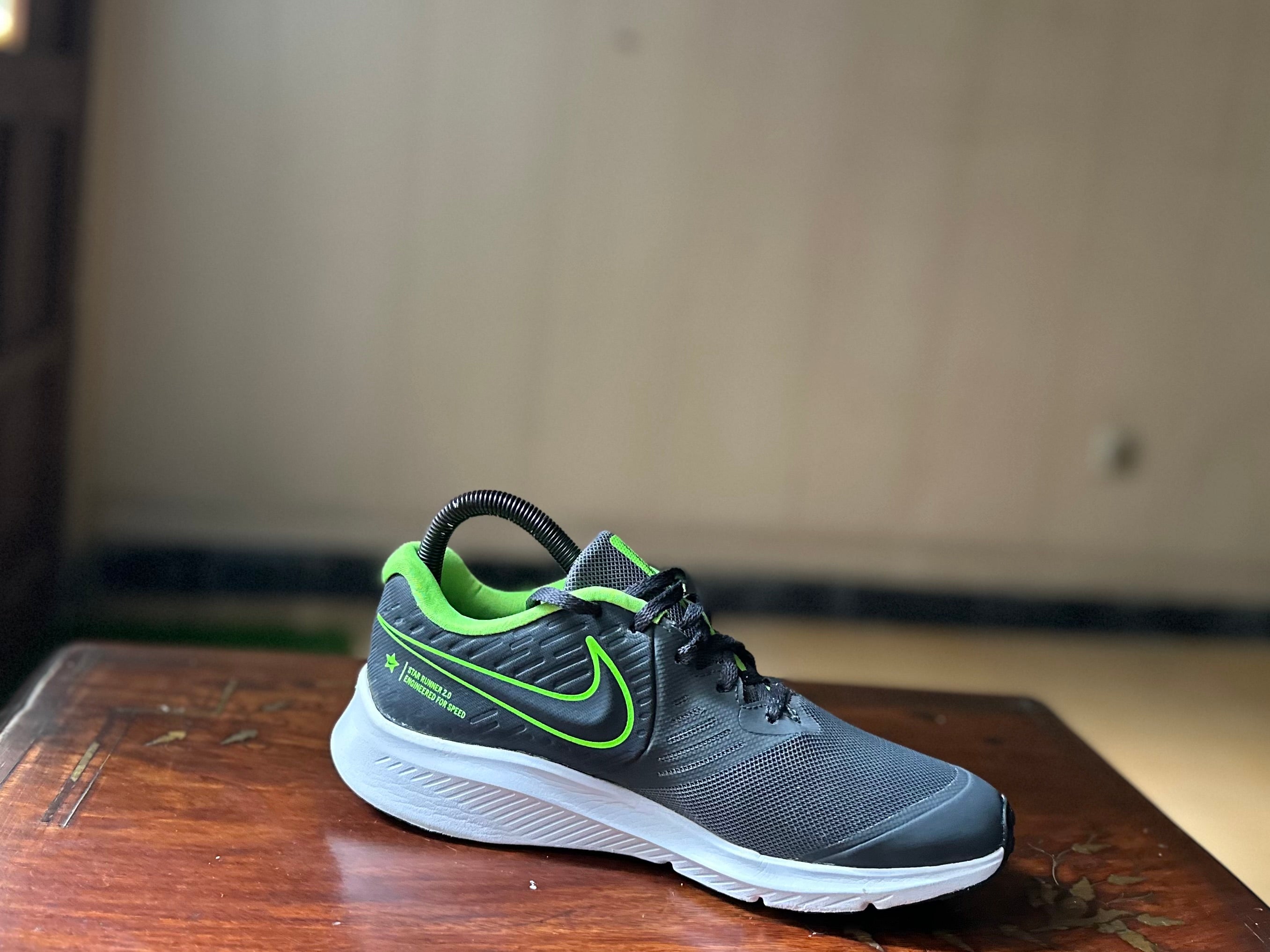 ORIGINAL Nike Star Runner 2 Anthracite/Electric Green Uk size: 5 Eu: 38