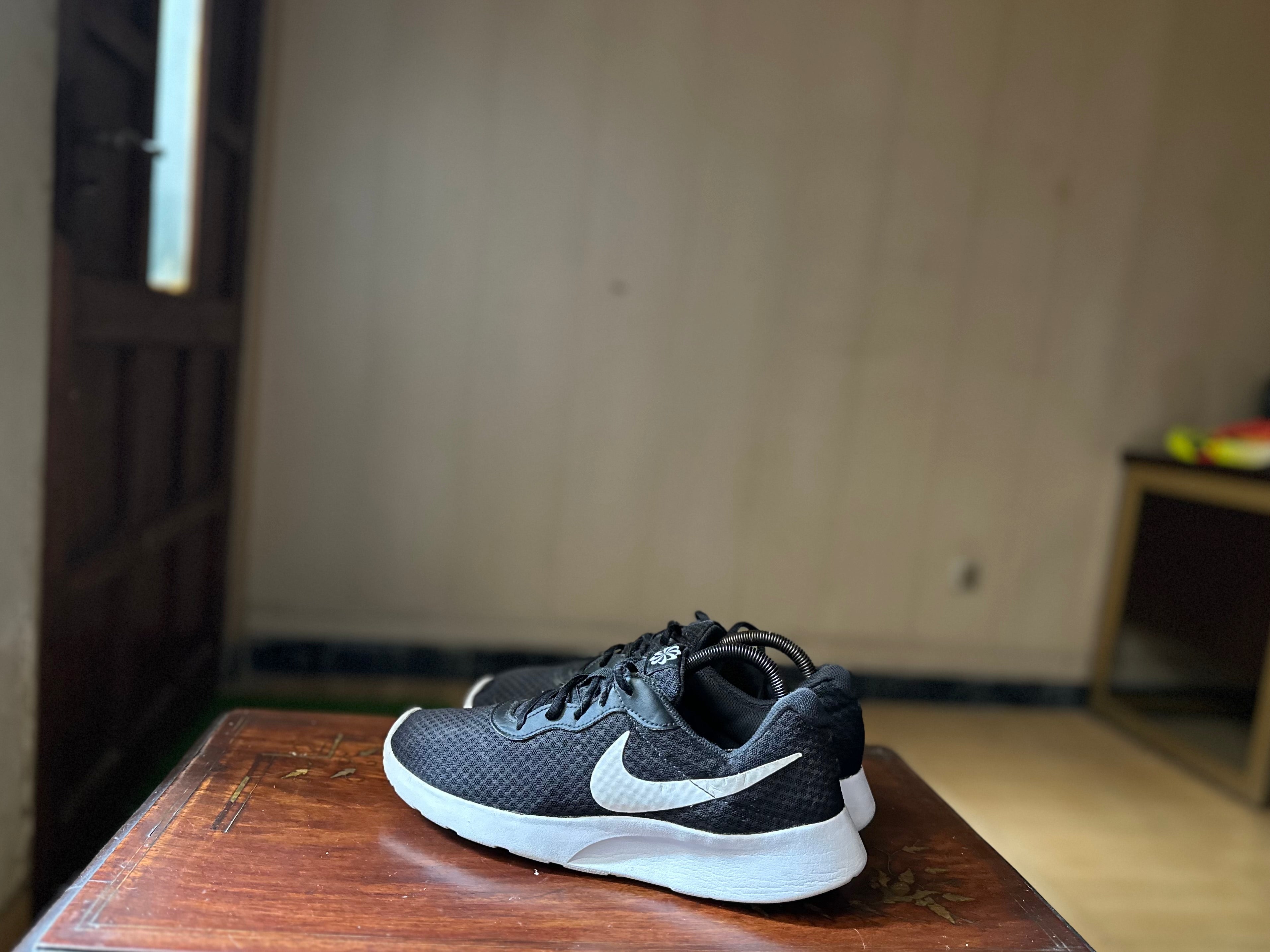 ORIGINAL Nike Tanjun Running Black/White