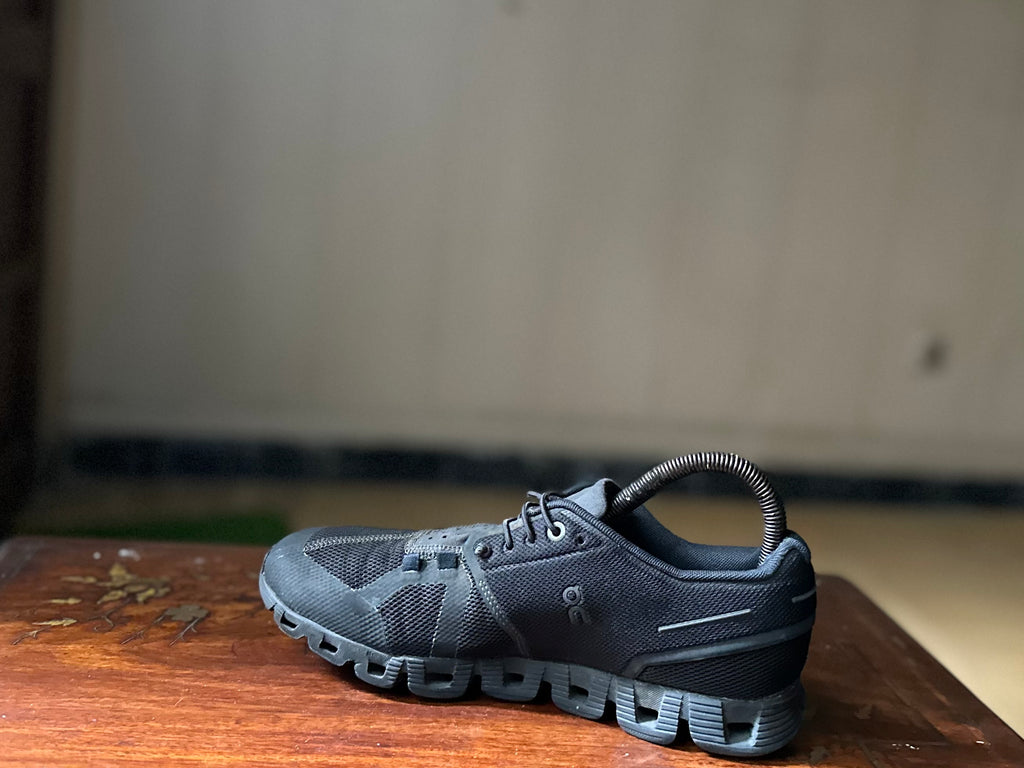 ORIGINAL OnCloud 5 Black/Black Uk size: 5.5 Eu: 38.5
