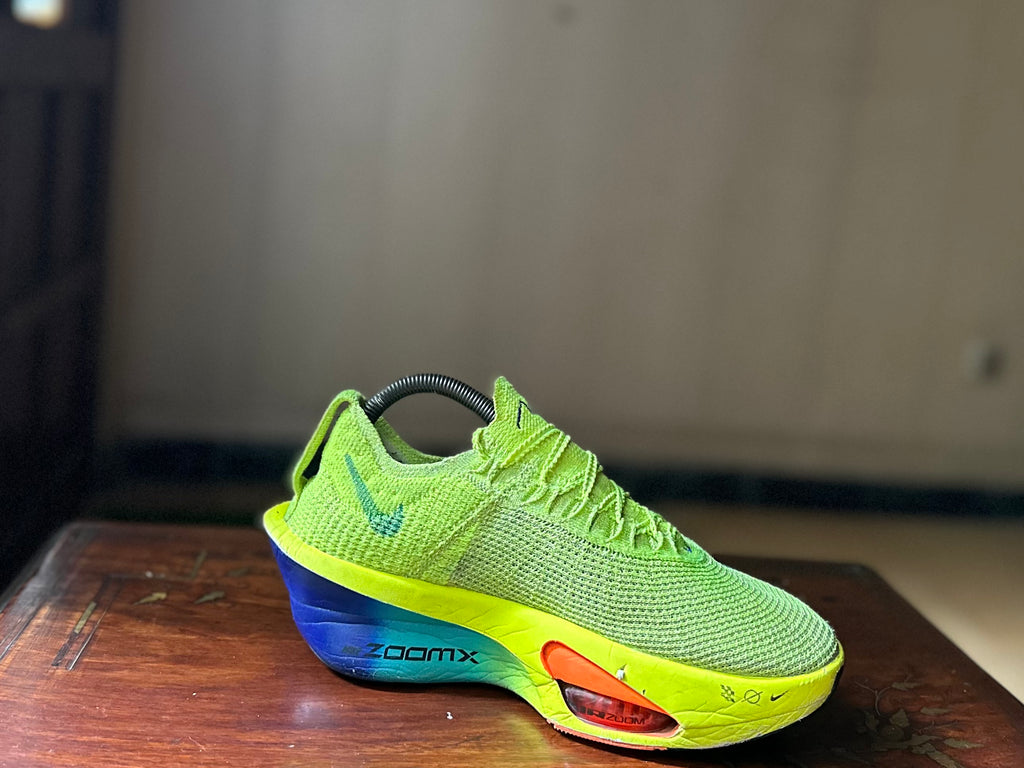 ORIGINAL Nike AirZoomX AlphaFly 3 Volt (Carbon Plated) Uk size: 6
Eu: 40