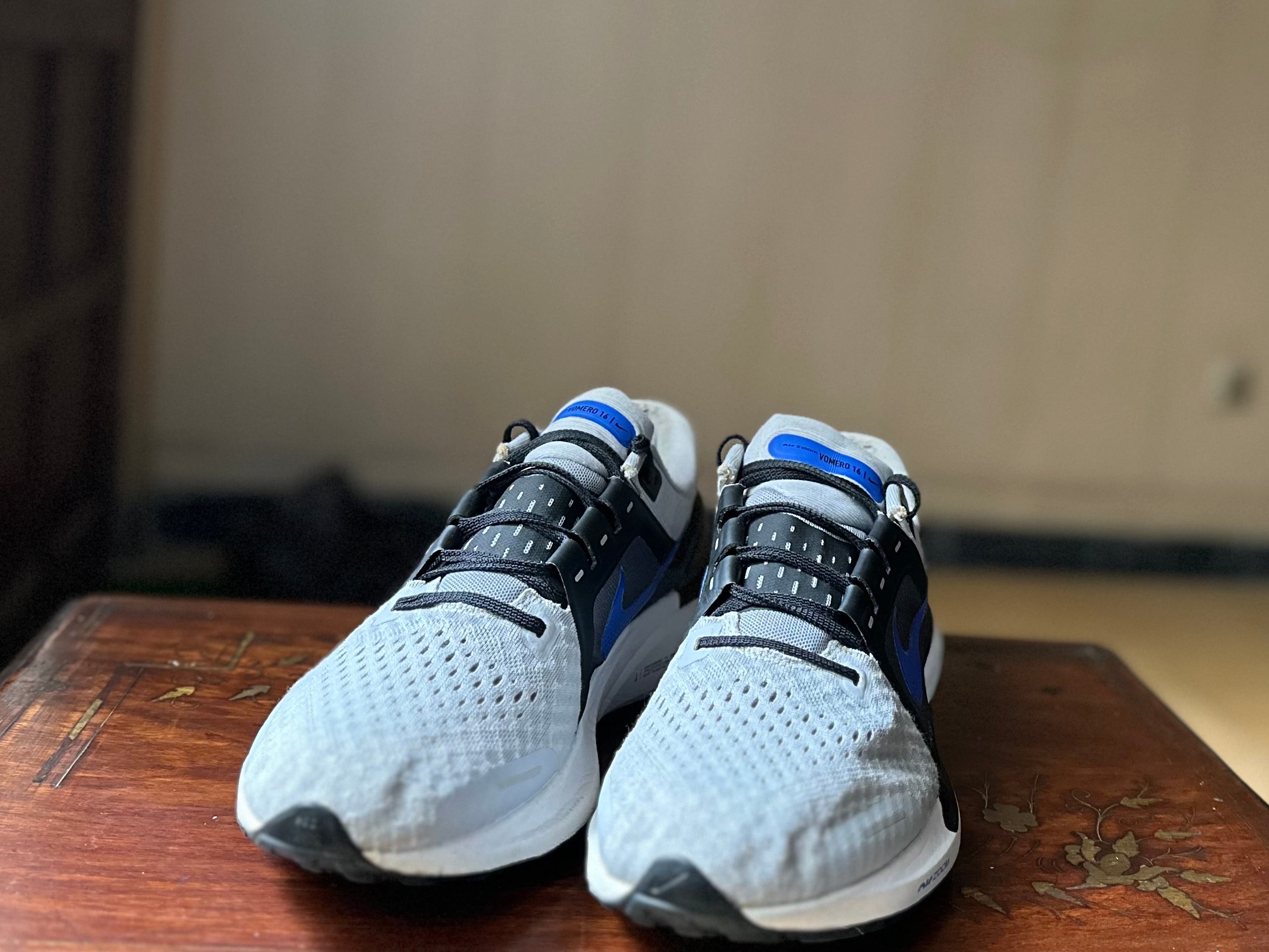 ORIGINAL Nike AirZoom Vomero 16 Wolf Grey/Hyper Royal Uk size: 10 Eu: 45