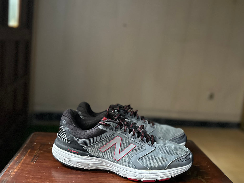 ORIGINAL New Balance 560V7 Wide 4E Silver/Black/Red Uk size: 11.5 Eu: 47