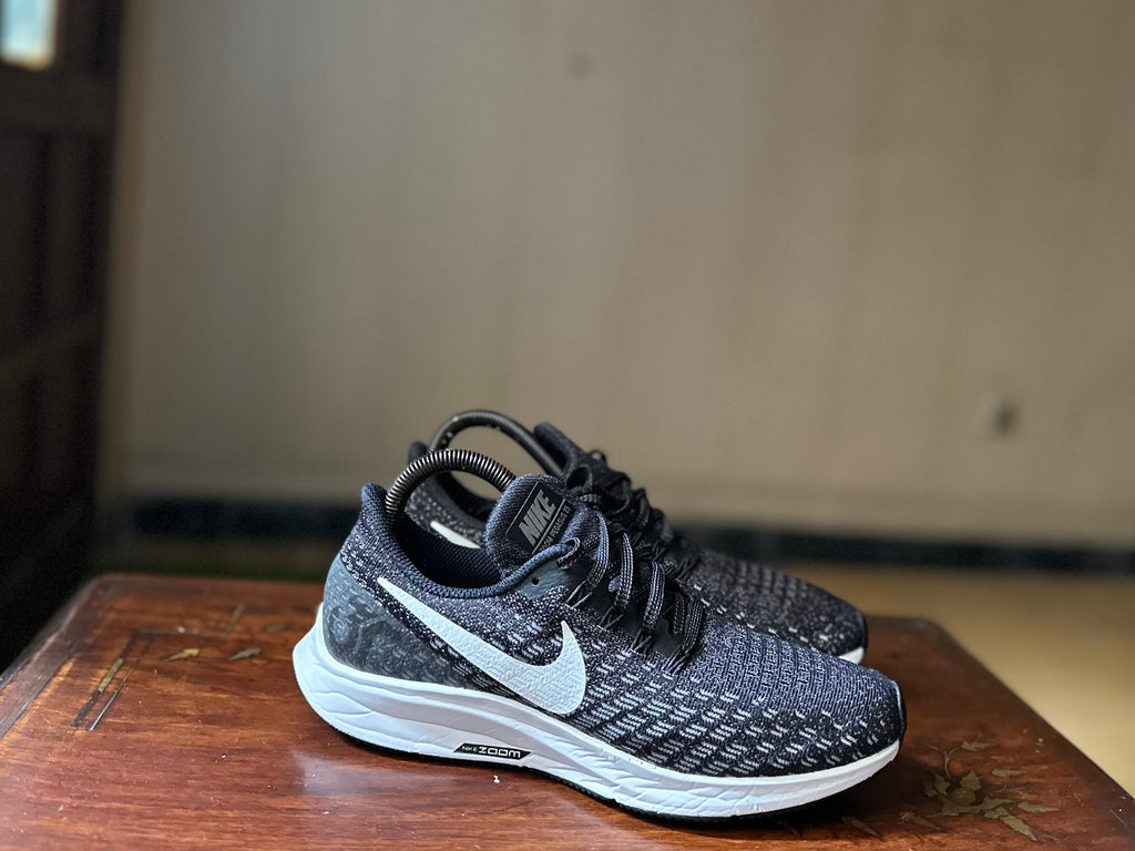 ORIGINAL Nike AirZoom Pegasus 35 Black/White Uk size: 5.5
Eu: 38.5