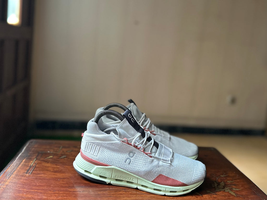 ORIGINAL On CloudNova White Lime Light Uk size: 5.5 Eu: 38.5