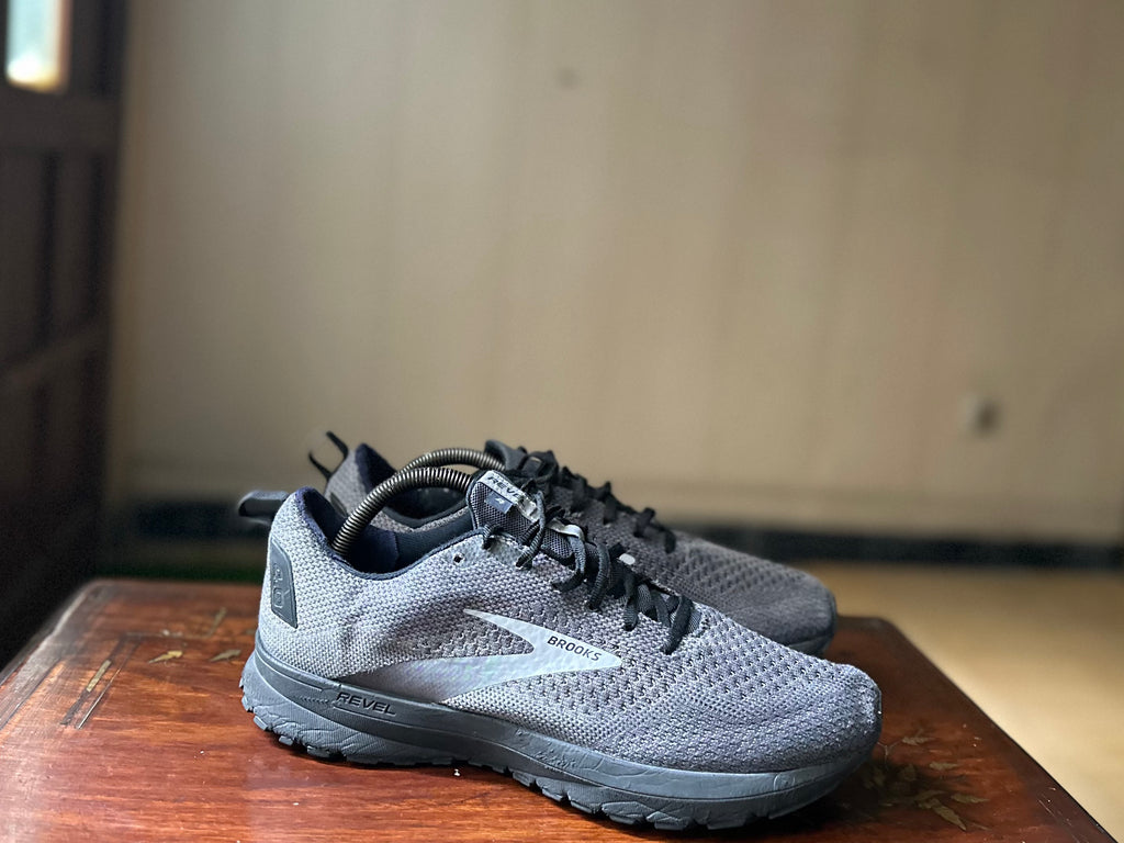 ORIGINAL Brooks Revel 4 Grey/Black Uk size: 9 Eu: 44