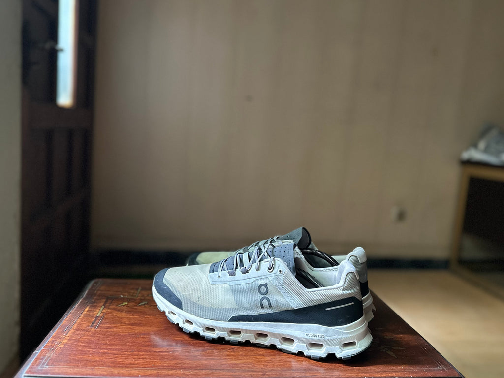 ORIGINAL On Cloud Vista 2 Glacier Uk size: 11 Eu: 46