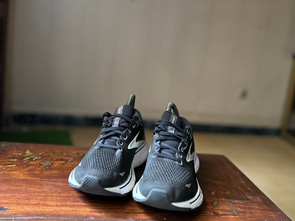 ORIGINAL Brooks Ghost 15 Metallic/White Uk size: 5
Eu: 38 Condition: 9.5/10