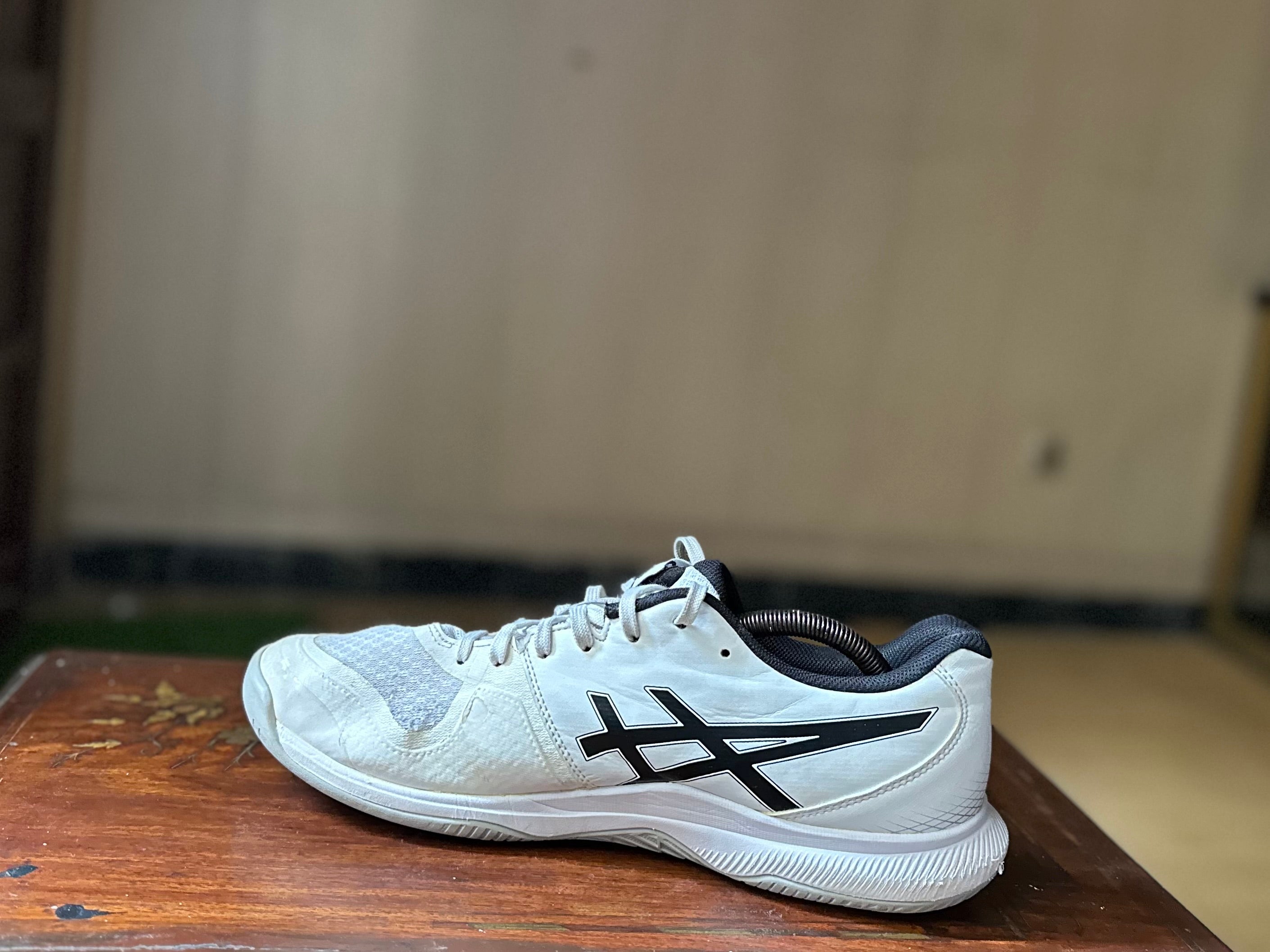ORIGINAL Asics Gel-Tactic 12 White/Black Uk size: 11 Eu: 46
Condition: 9.5/10