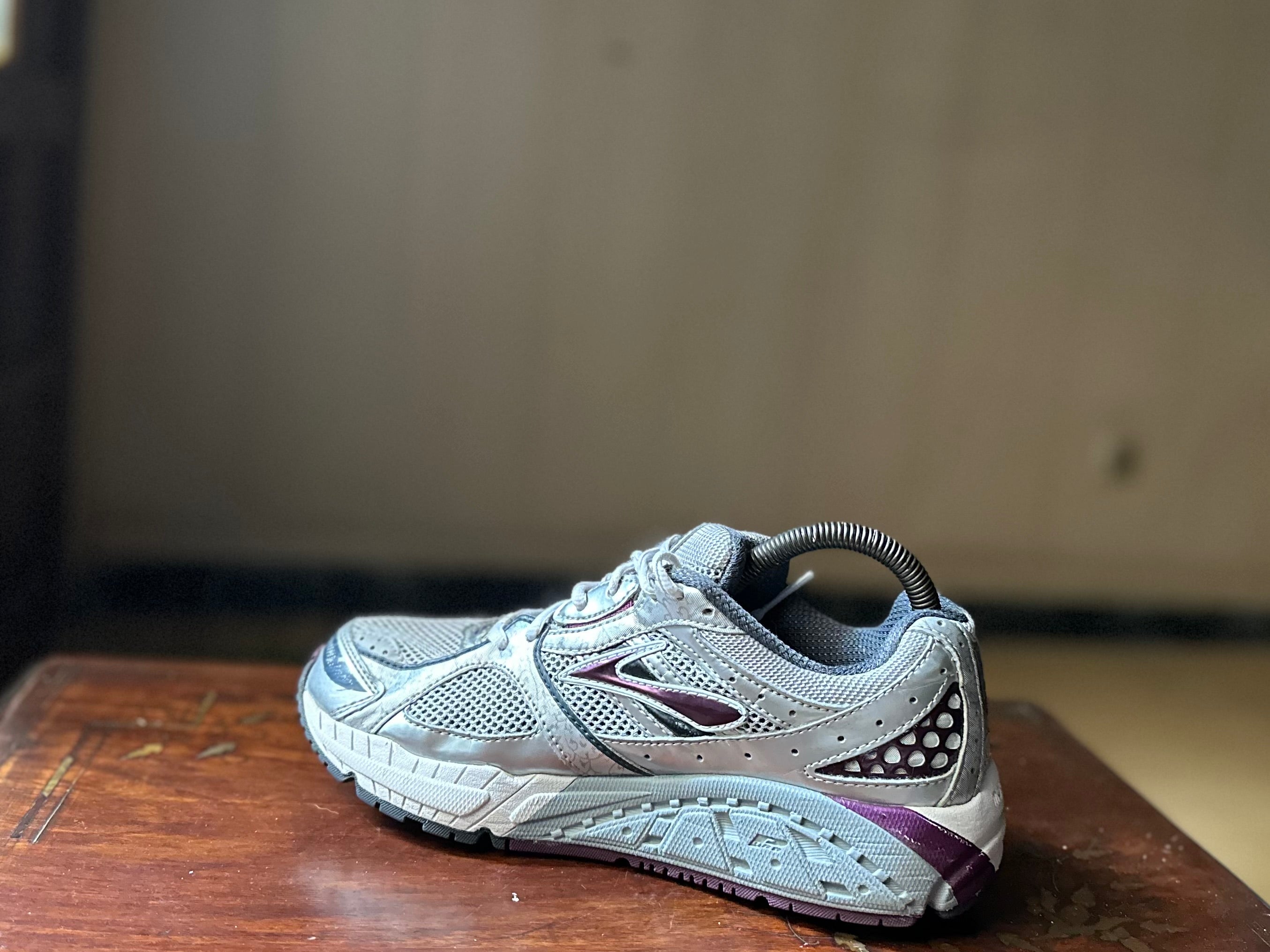 ORIGINAL Brooks Addiction 10th Edition Silver Gray