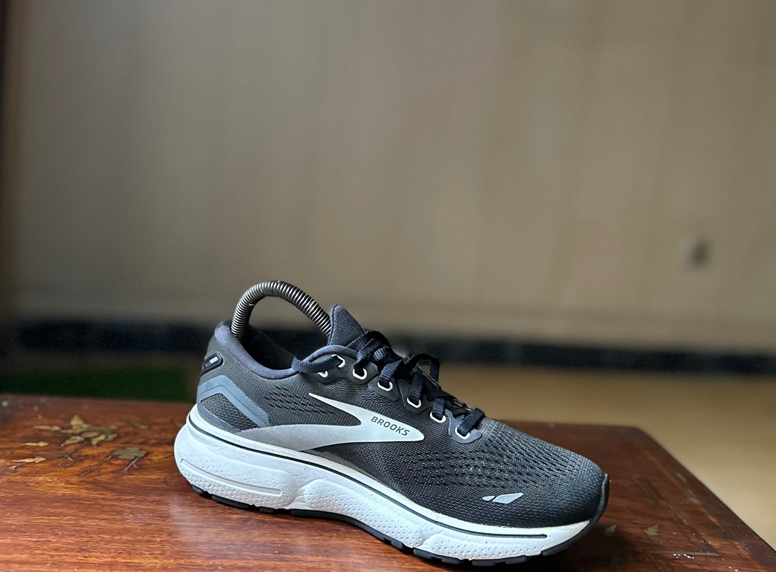 ORIGINAL Brooks Ghost 15 Metallic/White Uk size: 5
Eu: 38 Condition: 9.5/10