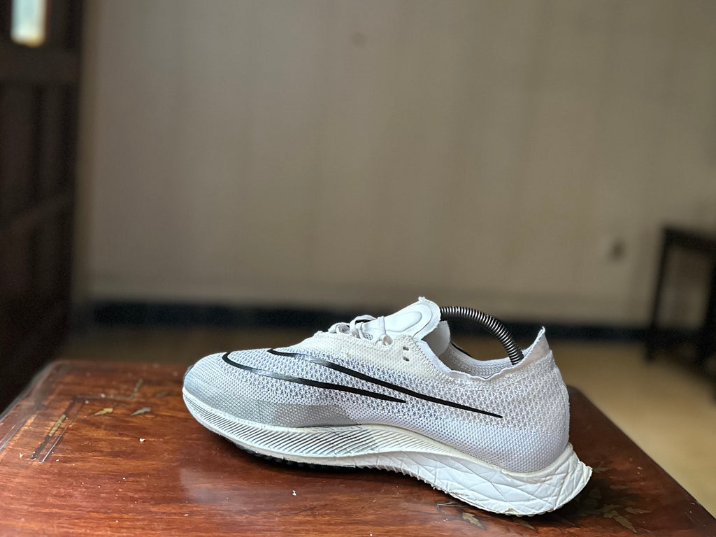 ORIGINAL Nike ZoomX StreakFly White/Black Uk size: 8
Eu: 42.5