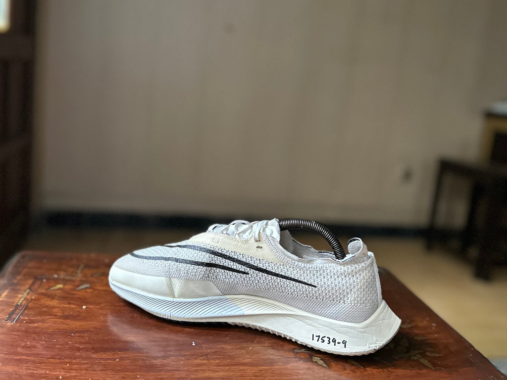 ORIGINAL Nike ZoomX StreakFly White Black Photon Dust Uk size: 7 Eu: 41