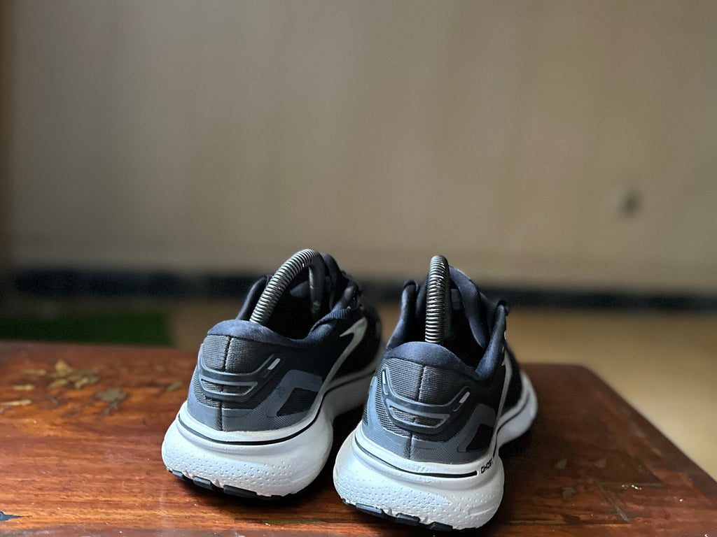 ORIGINAL Brooks Ghost 15 Metallic/White Uk size: 5
Eu: 38 Condition: 9.5/10
