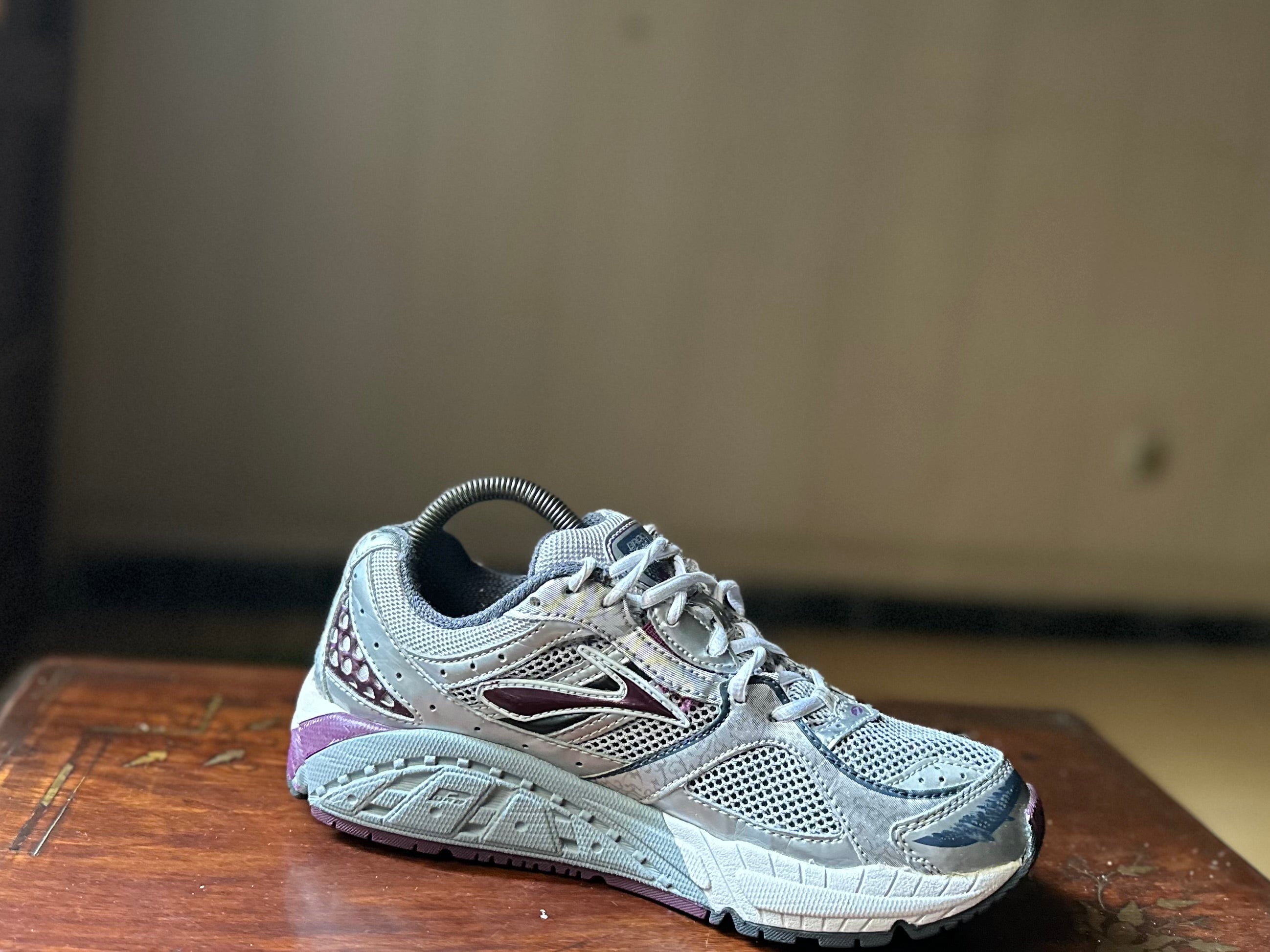 ORIGINAL Brooks Addiction 10th Edition Silver Gray