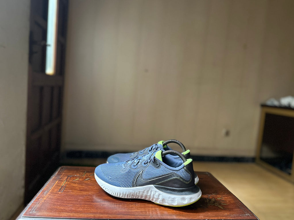 ORIGINAL Nike Renew Run 2 Diffused Blue Uk size: 7.5 Eu: 42