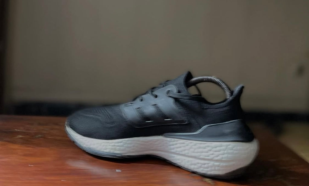 ORIGINAL Adidas UltraBoost 22 Black/White