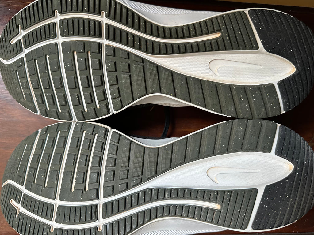 ORIGINAL Nike Zoom Quest 3 Black/White Uk size: 13
Eu: 48