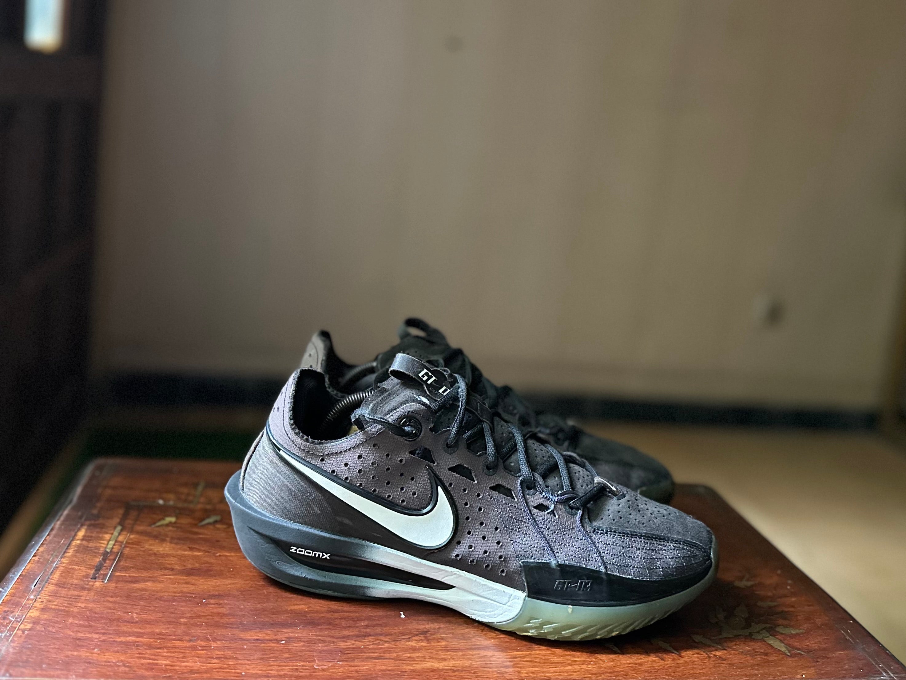 ORIGINAL Nike Zoom GT Cut 3 EP White Iron Grey Uk size: 9.5
Eu: 44.5