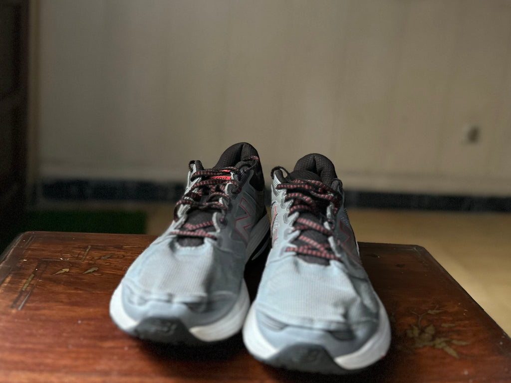 ORIGINAL New Balance 560V7 Wide 4E Silver/Black/Red Uk size: 11.5 Eu: 47