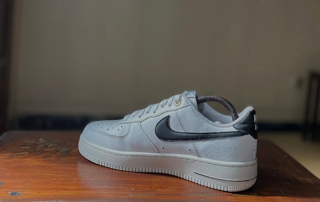ORIGINAL Nike AirForce 1 Utility Black Swoosh