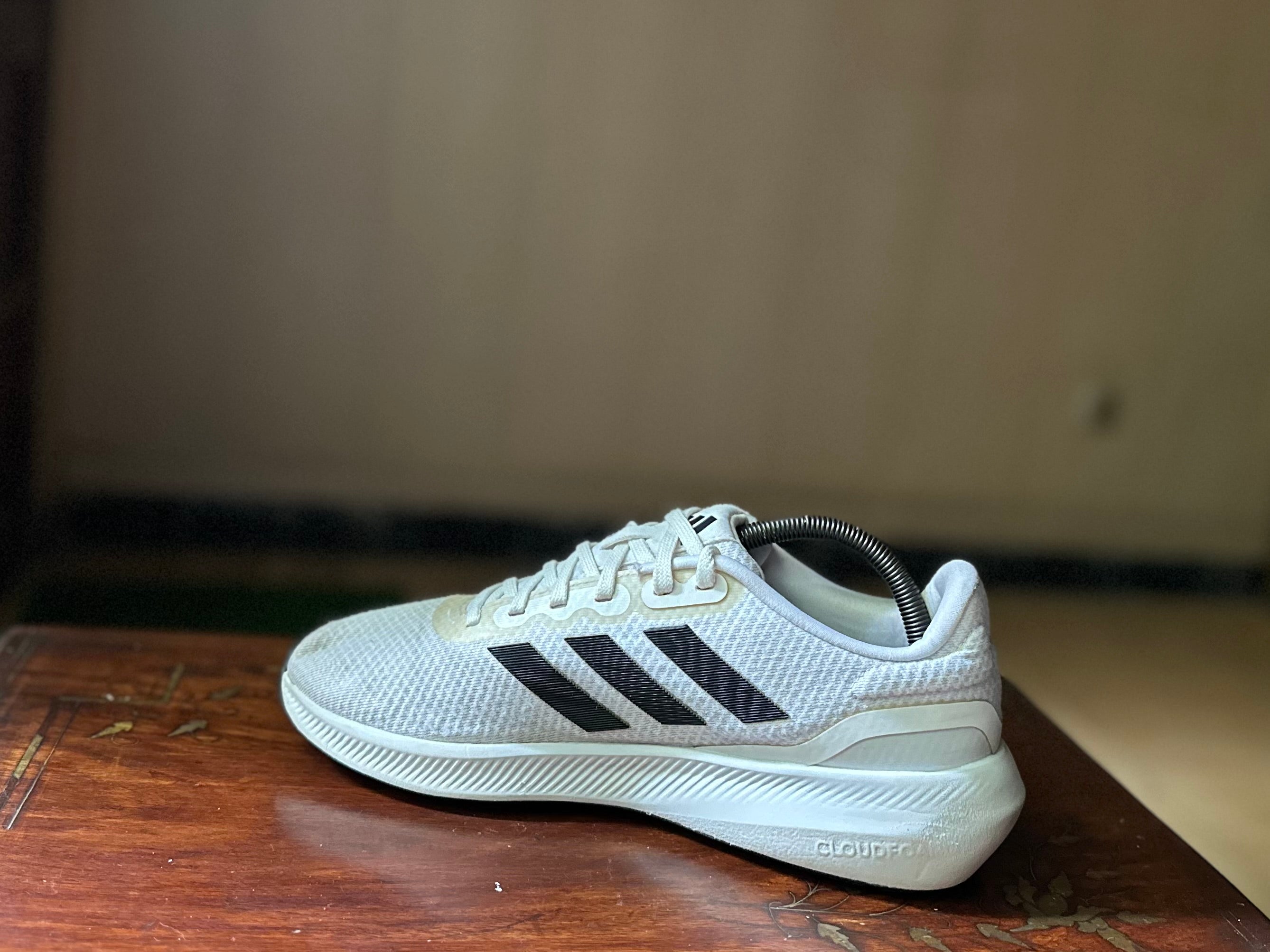 ORIGINAL Adidas Run falcon 3.0 White Black Stripes Uk size: 8.5
Eu: 42.5