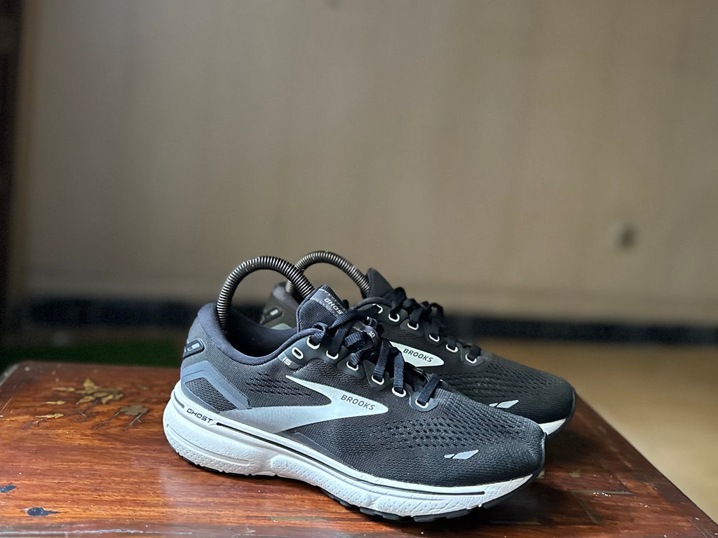 ORIGINAL Brooks Ghost 15 Metallic/White Uk size: 5
Eu: 38 Condition: 9.5/10