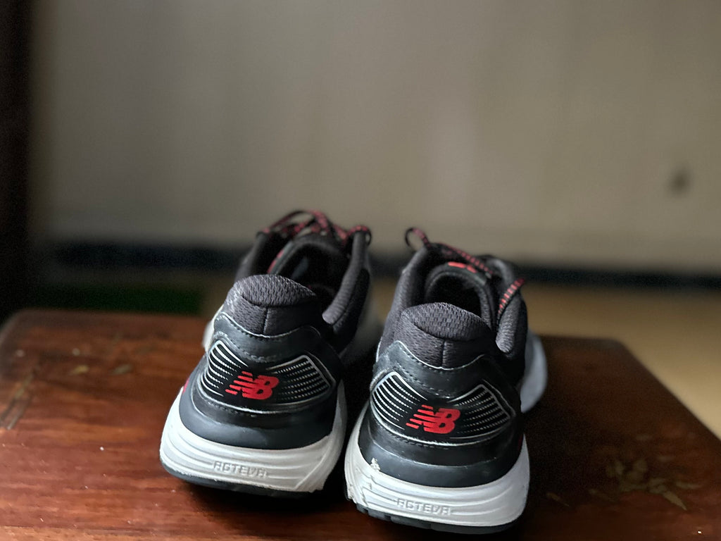 ORIGINAL New Balance 560V7 Wide 4E Silver/Black/Red Uk size: 11.5 Eu: 47