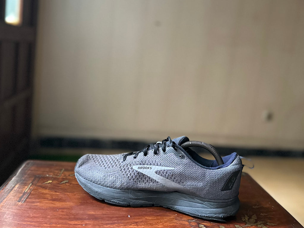 ORIGINAL Brooks Revel 4 Grey/Black Uk size: 9 Eu: 44
