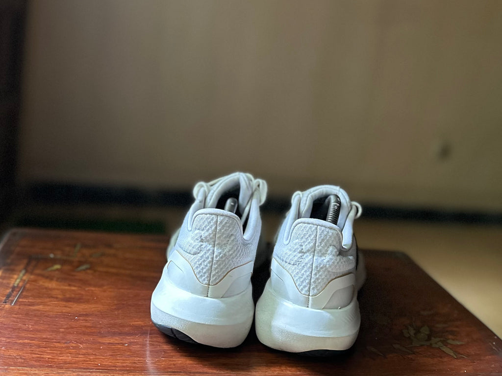 ORIGINAL Adidas Run falcon 3.0 White Black Stripes Uk size: 8.5
Eu: 42.5