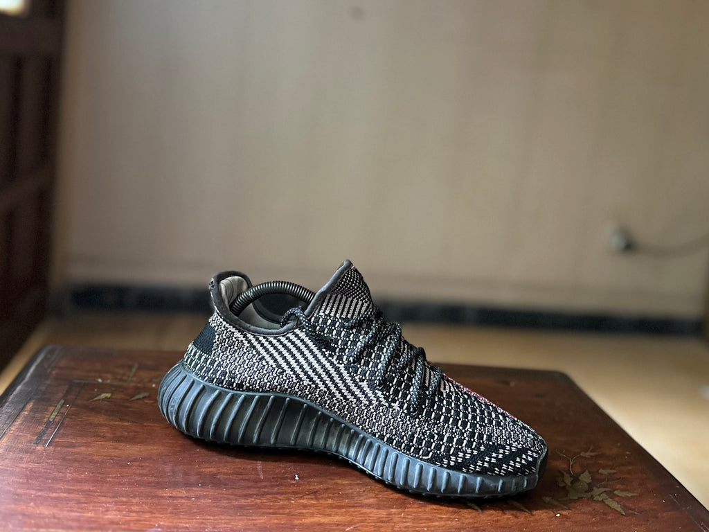 ORIGINAL Adidas Yeezy Boost 350 V2 Yecheil Uk size: 6.5 Eu: 40