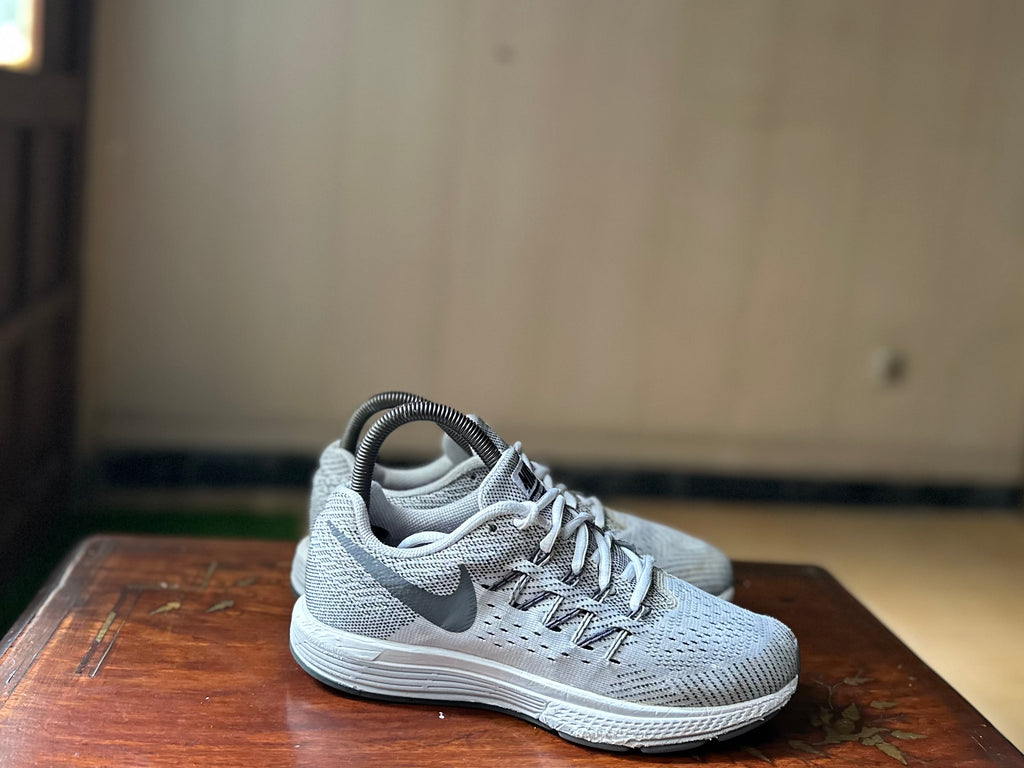 ORIGINAL Nike AirZoom Vomero 11 Pure Platinum Uk size: 5 Eu: 38