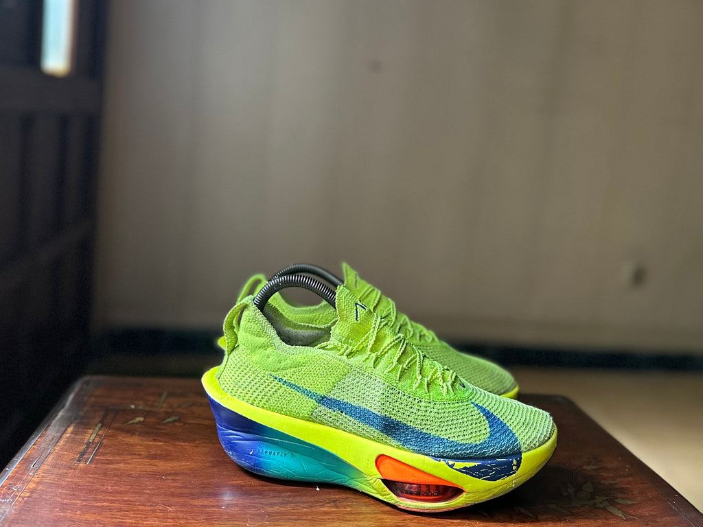 ORIGINAL Nike AirZoomX AlphaFly 3 Volt (Carbon Plated) Uk size: 6
Eu: 40