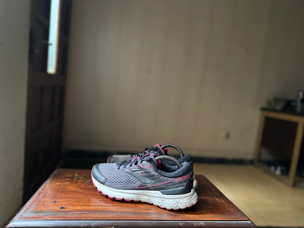 ORIGINAL Brooks Adrenaline GTS 19 Uk size: 8 Eu: 42