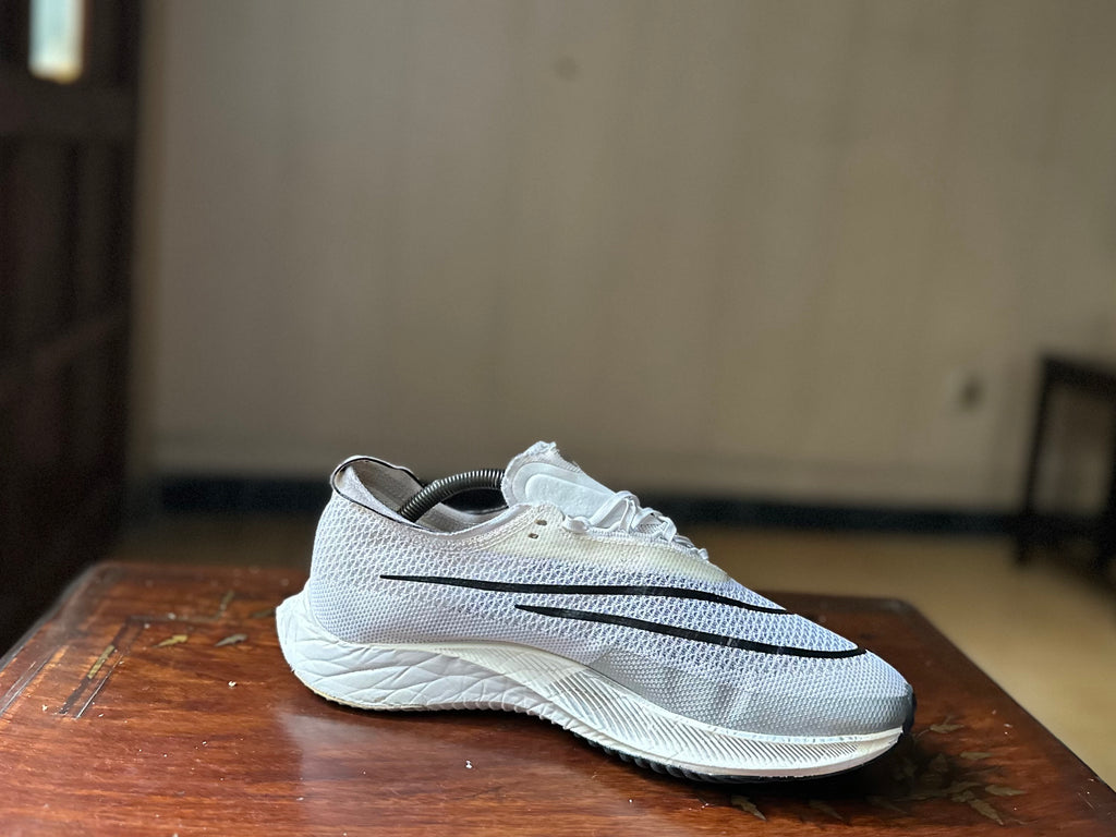 ORIGINAL Nike ZoomX StreakFly White/Black Uk size: 8
Eu: 42.5