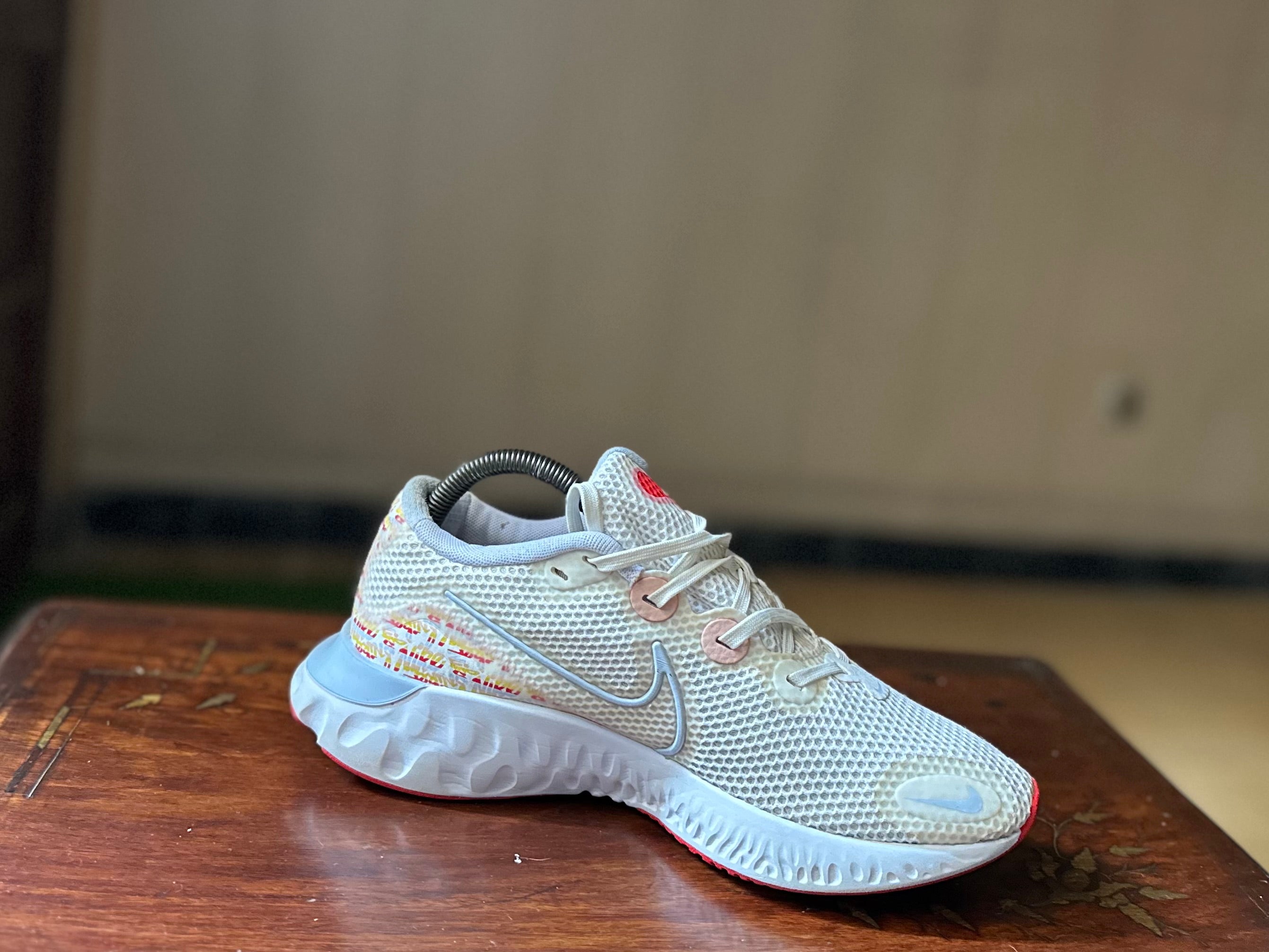ORIGINAL Nike Renew Run Graffiti Print Uk size: 6 Eu: 40