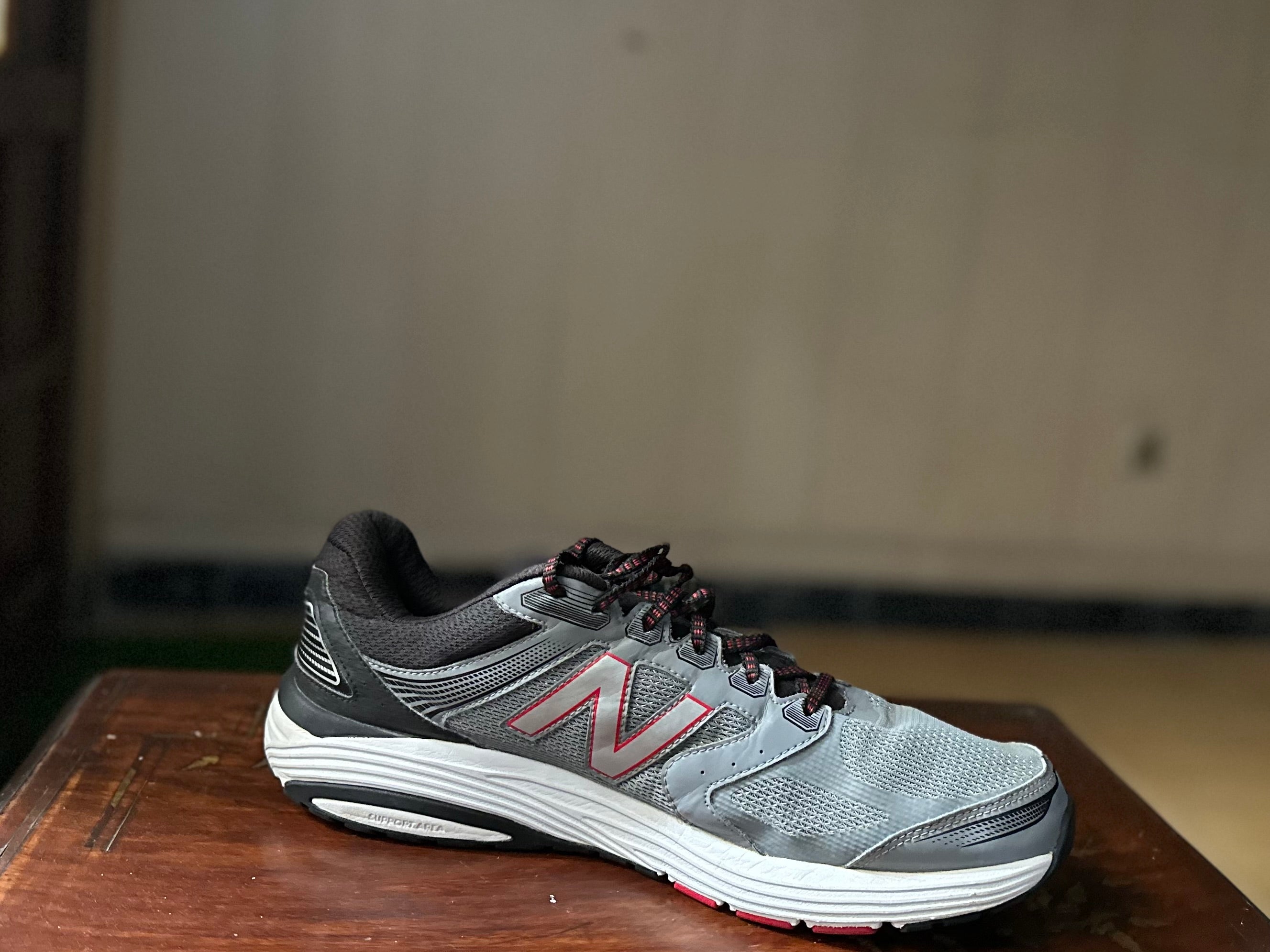 ORIGINAL New Balance 560V7 Wide 4E Silver/Black/Red Uk size: 11.5 Eu: 47