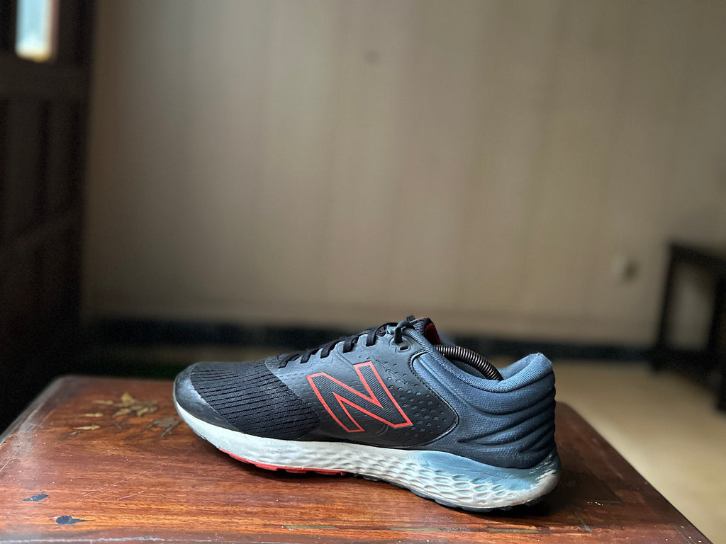 ORIGINAL New Balance Fresh Foam 520 V7 Black/Red Uk size: 9
Eu: 44