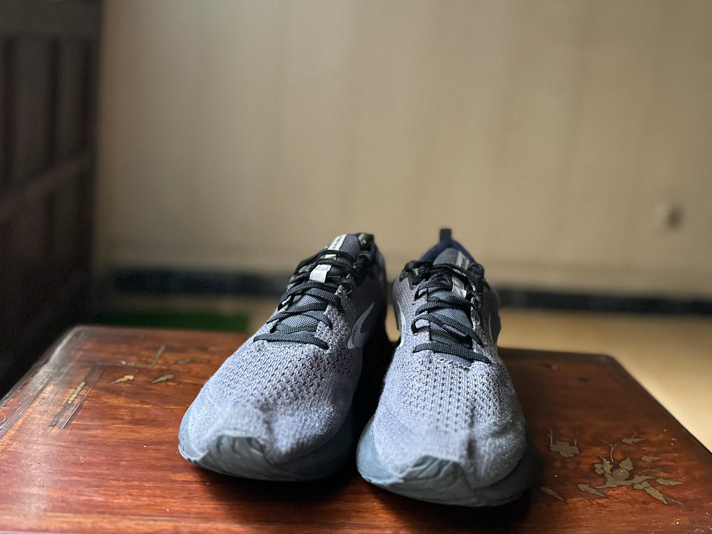 ORIGINAL Brooks Revel 4 Grey/Black Uk size: 9 Eu: 44