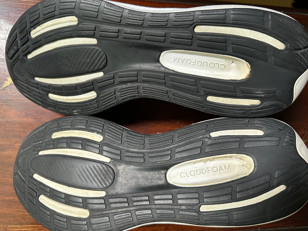 ORIGINAL Adidas Run falcon 3.0 White Black Stripes Uk size: 8.5
Eu: 42.5