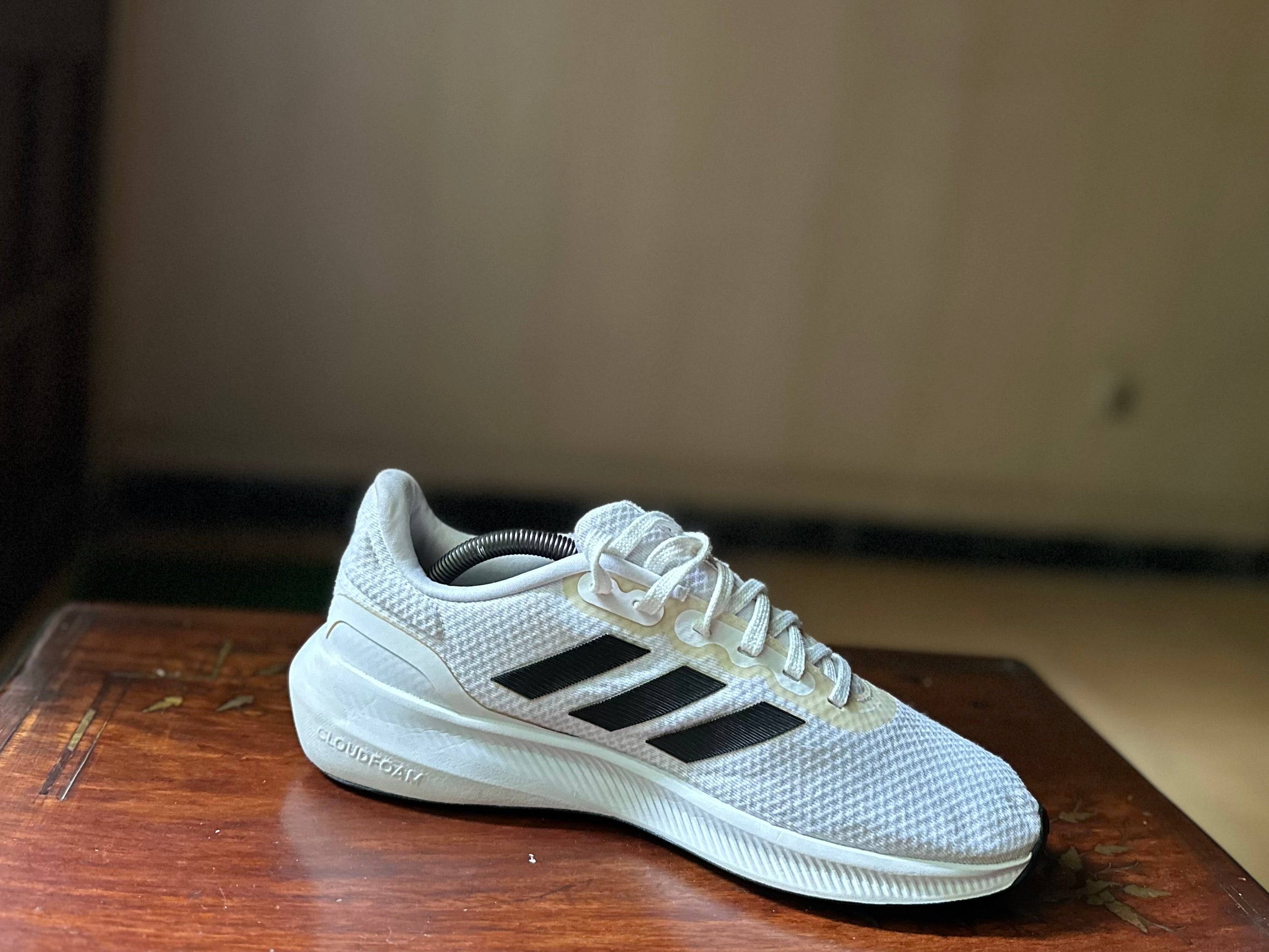 ORIGINAL Adidas Run falcon 3.0 White Black Stripes Uk size: 8.5
Eu: 42.5