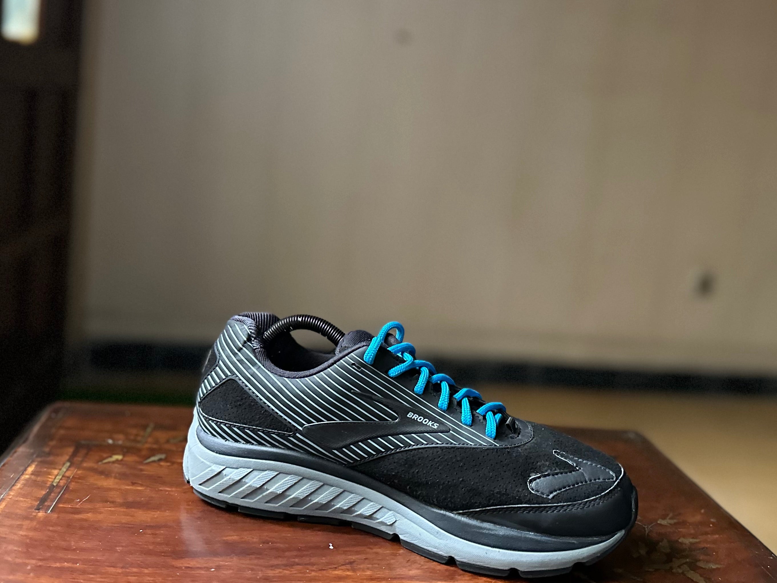 ORIGINAL Brooks Addiction Walker Suede 2 Black Prime Uk size: 8.5 Eu: 43