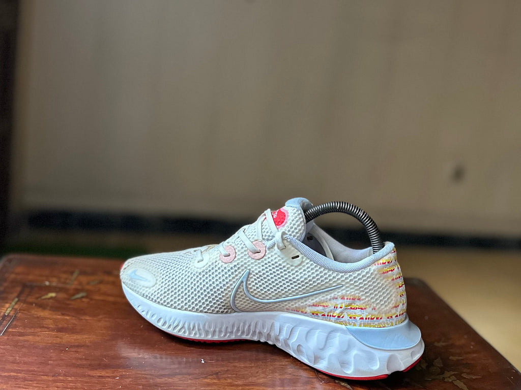 ORIGINAL Nike Renew Run Graffiti Print Uk size: 6 Eu: 40