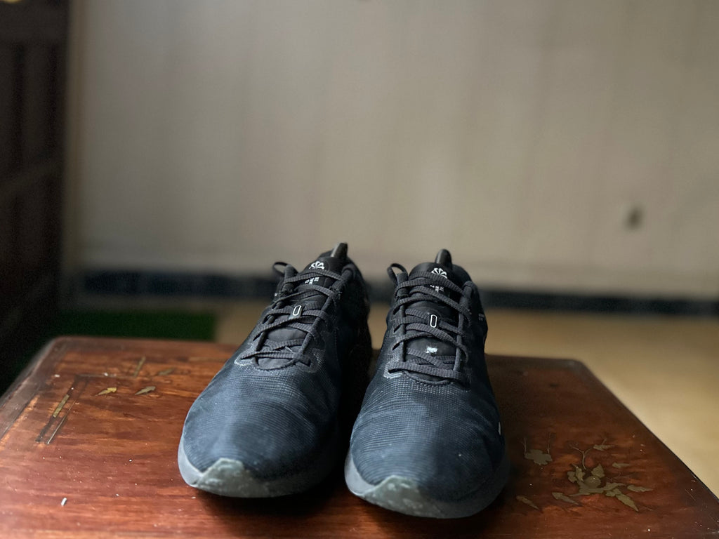 ORIGINAL Nike DownShifter 12 Extra Wife 4E Black Uk size: 7
Eu: 41