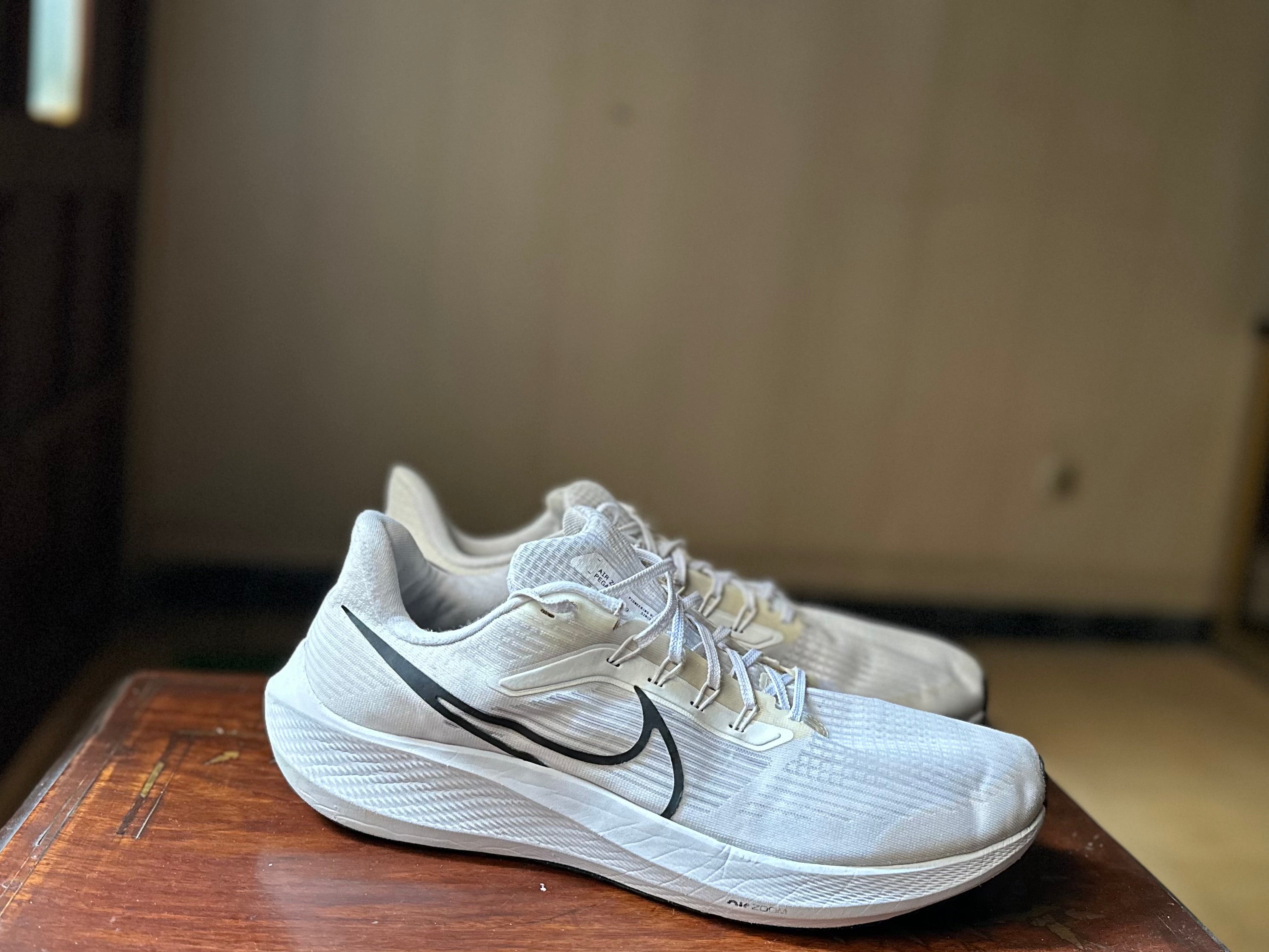 ORIGINAL Nike Zoom Pegasus 39 TB White Black Uk size: 15
Eu: 50