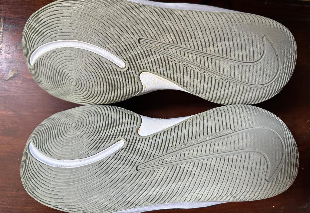 ORIGINAL Nike Team Hustle Quick 2 Non-Marking Uk size: 6 Eu: 40